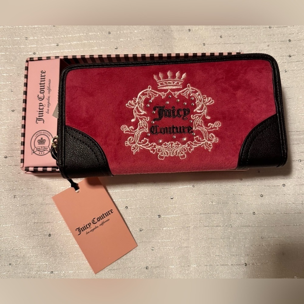 Juicy Couture Women's Velvet Wallet
Raspberry Tart Large NWT